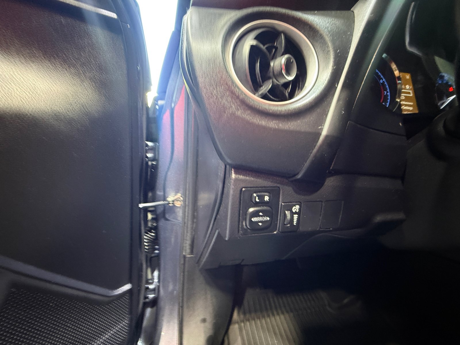Used 2019 Toyota Corolla SE w/ Carpet Mat Package (TMS) FWD image 12