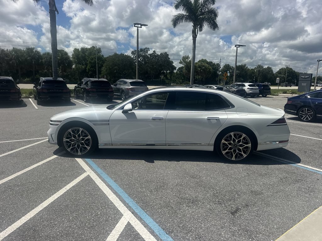 Used 2025 Genesis G90 3.5T AWD/4WD image 10