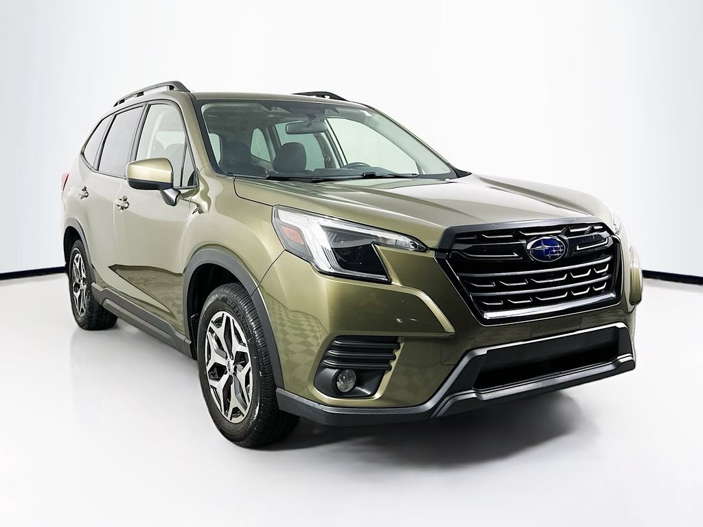 Used 2022 Subaru Forester Premium AWD/4WD image 2