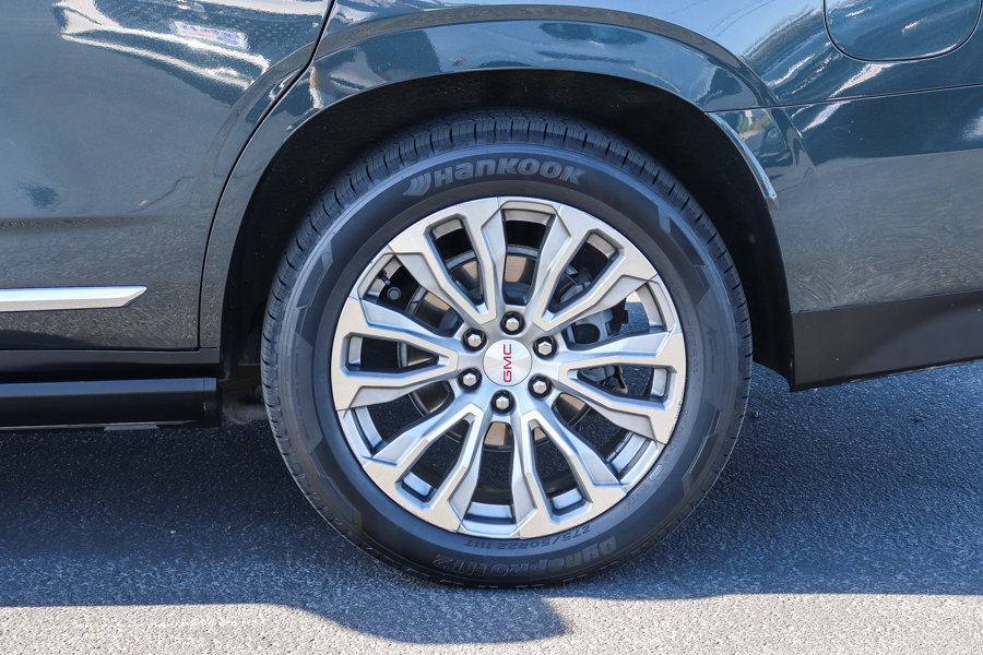 Used 2021 GMC Yukon Denali w/ Denali Ultimate Package AWD/4WD image 9