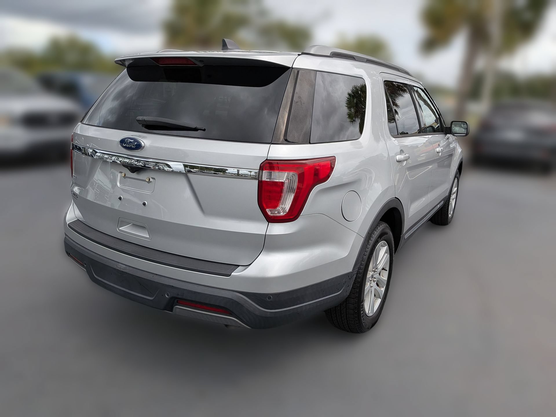 Used 2019 Ford Explorer XLT FWD image 4