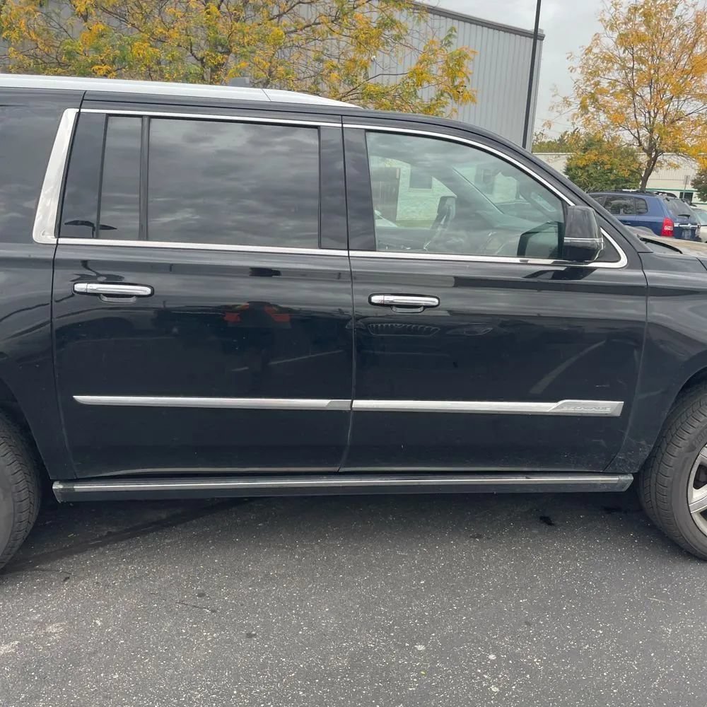 Used 2017 Cadillac Escalade ESV Premium Luxury AWD/4WD image 11