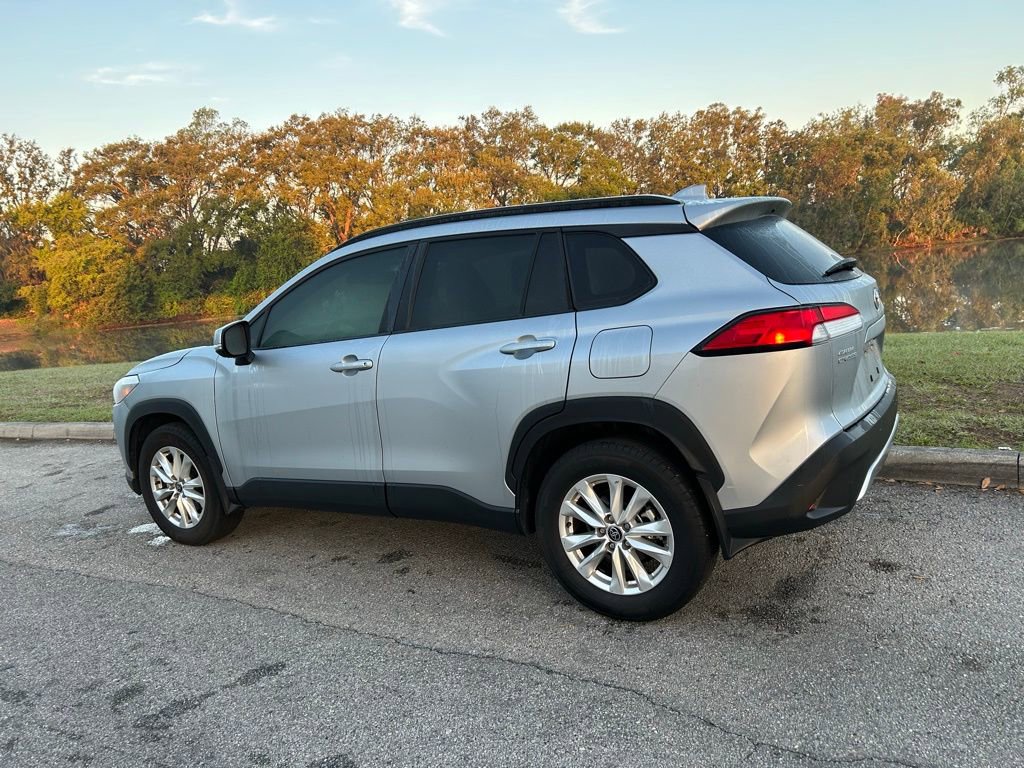 Used 2024 Toyota Corolla Cross LE image 3