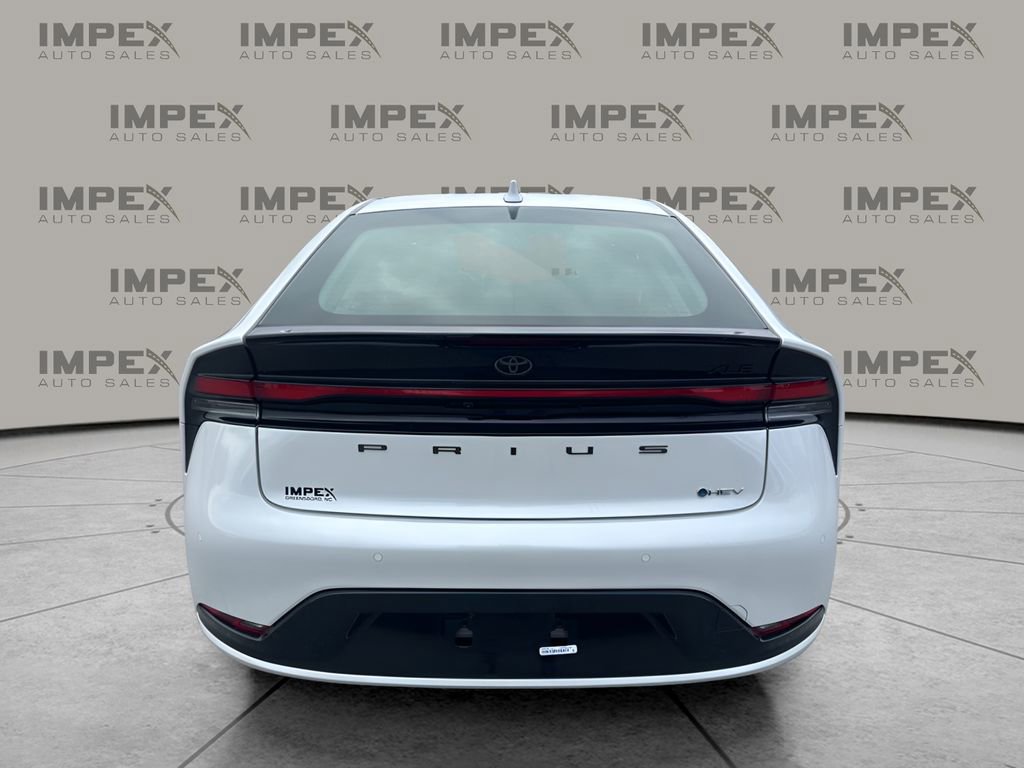 Used 2025 Toyota Prius XLE image 4