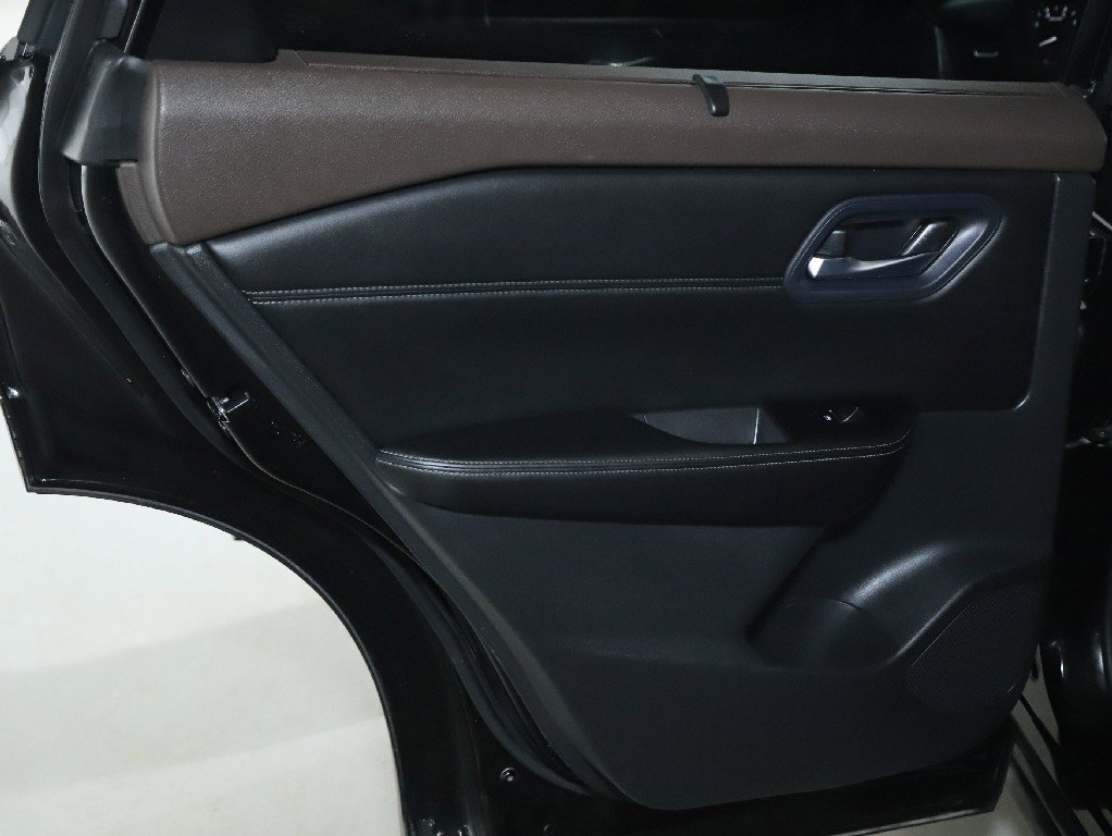 Used 2023 Nissan Rogue SL w/ SL Premium Package image 13