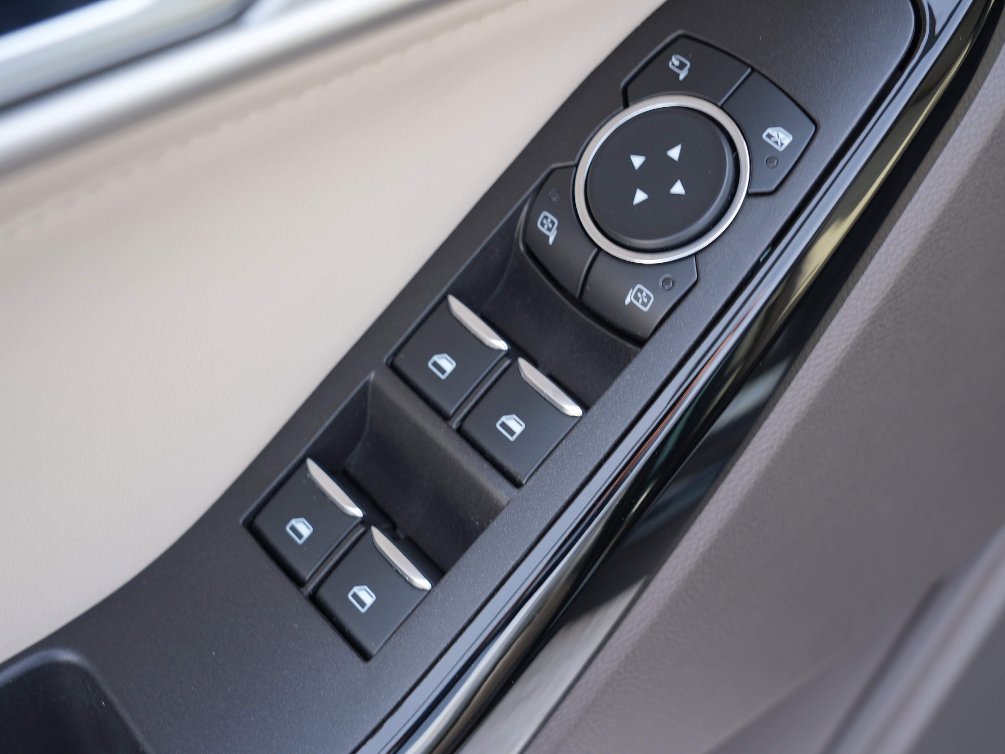 Used 2023 Ford Explorer Platinum w/ Class IV Trailer Tow Package image 20