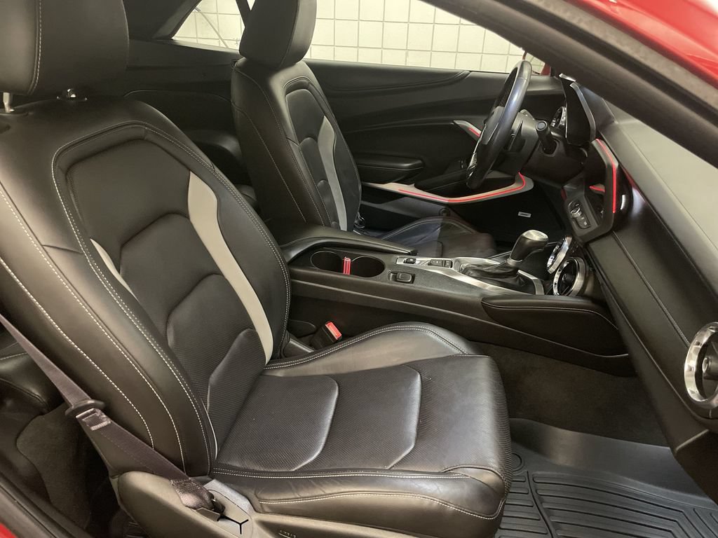 Used 2016 Chevrolet Camaro LT RWD image 21