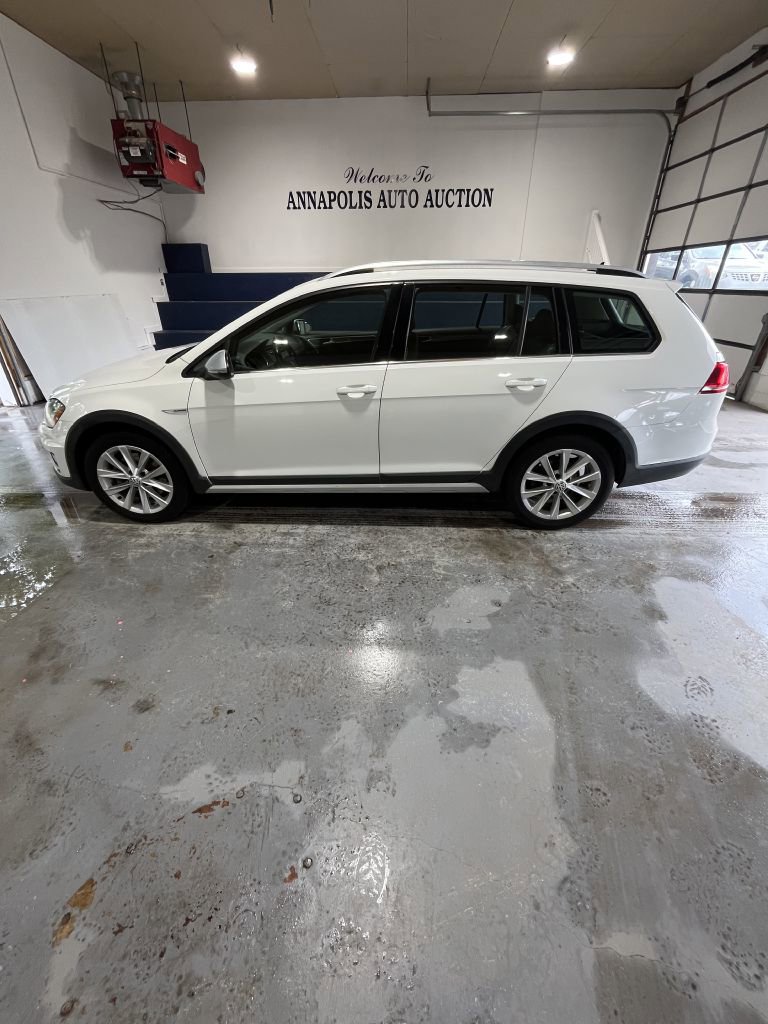 Used 2017 Volkswagen Golf Alltrack S AWD/4WD image 1