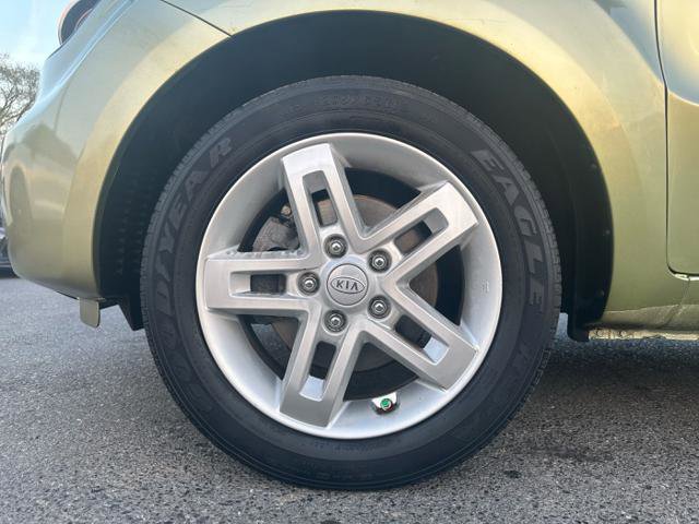 Used 2010 Kia Soul + w/ Audio Pkg FWD image 23