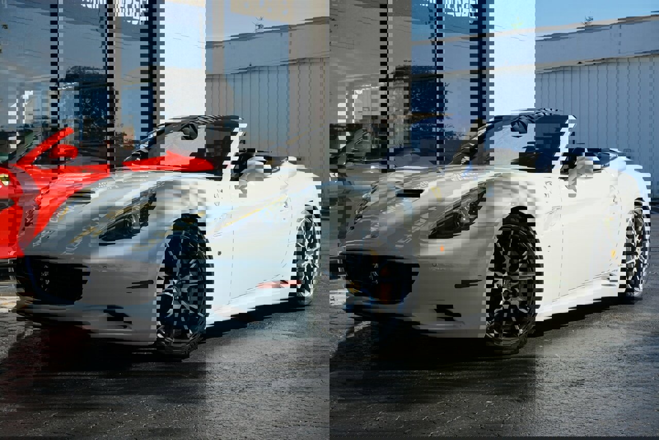 Used 2014 Ferrari California image 24