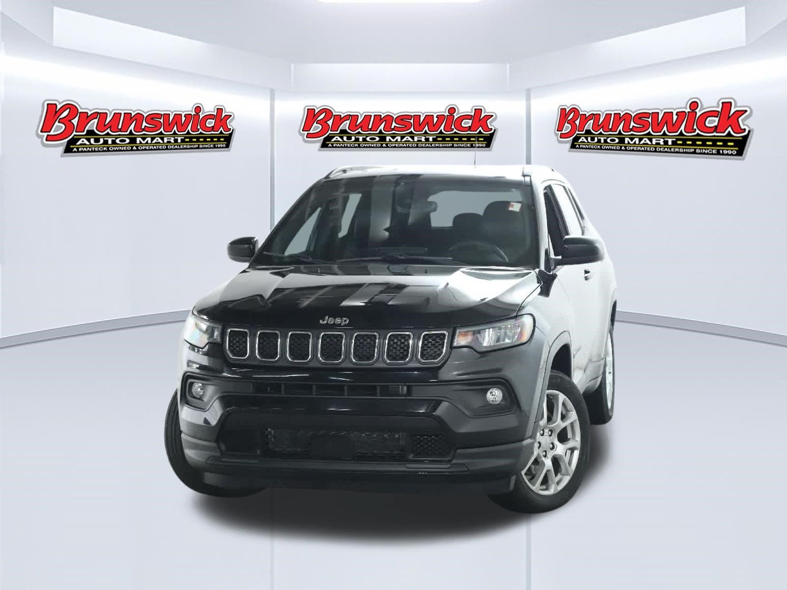 Used 2023 Jeep Compass Latitude AWD/4WD image 3