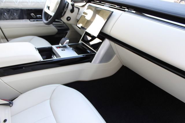 New 2026 Land Rover Range Rover Long Wheelbase SE image 21