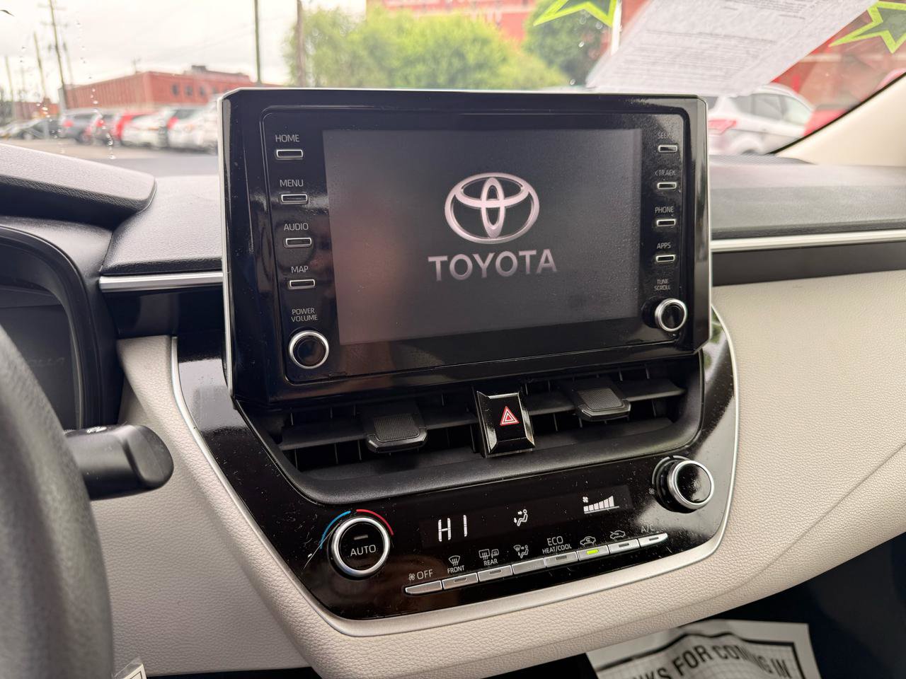 Used 2020 Toyota Corolla LE FWD image 12