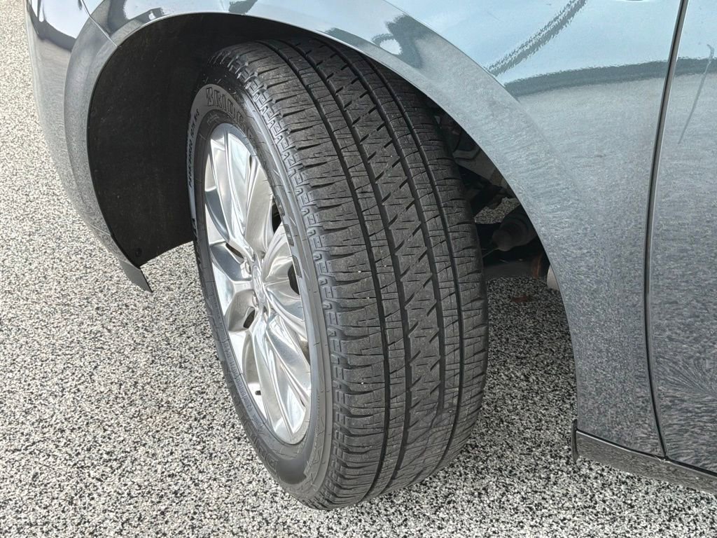 Used 2021 Buick Enclave Essence AWD/4WD image 3