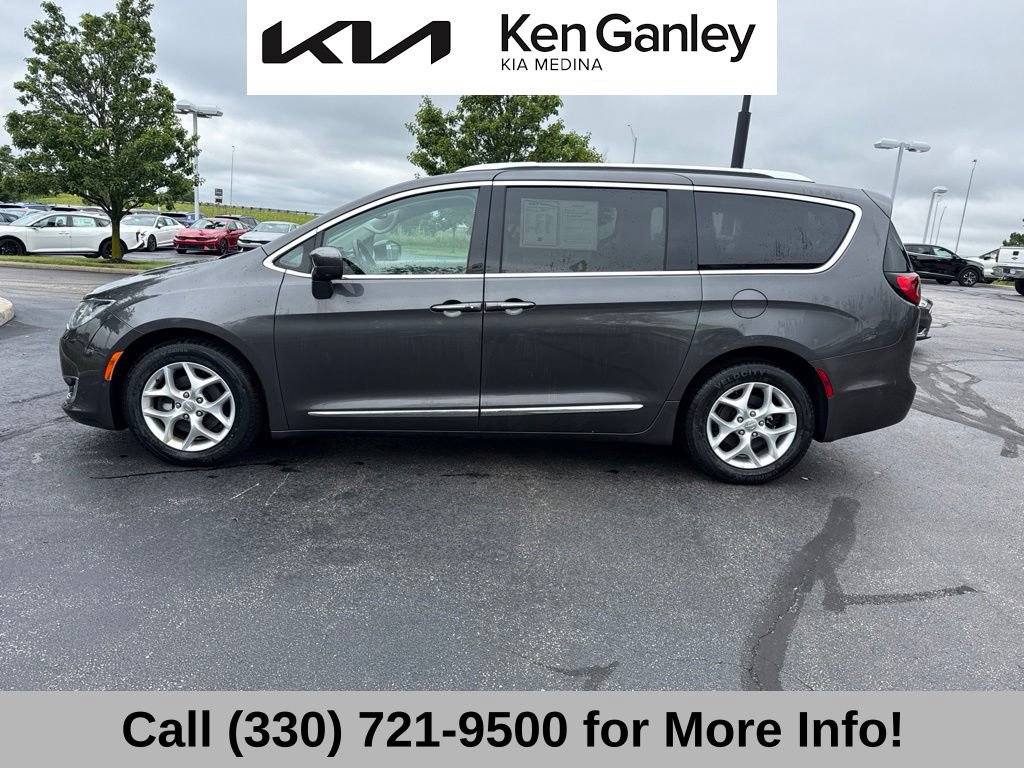 Used 2017 Chrysler Pacifica Touring-L Plus w/ Advanced Safetytec Group FWD image 3