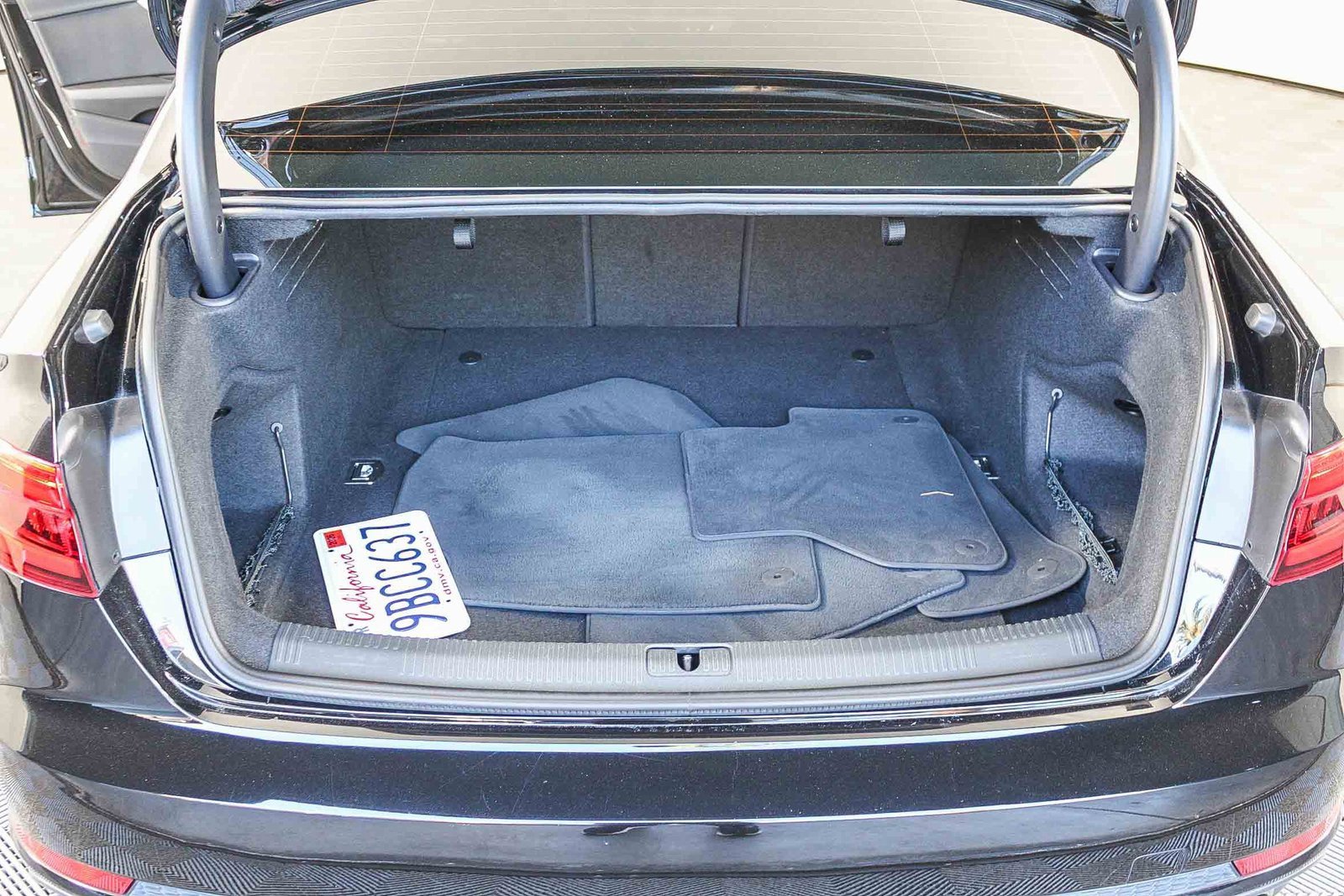 Used 2017 Audi A4 2.0T Ultra Premium w/ Convenience Package image 27