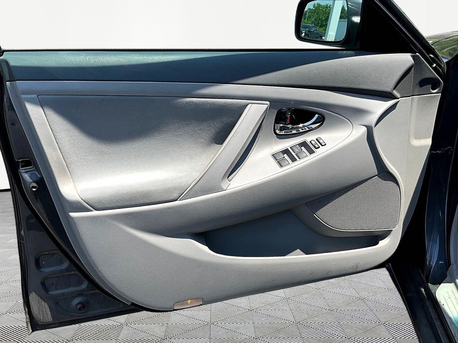 Used 2011 Toyota Camry LE w/ LE Extra-Value Pkg FWD image 19