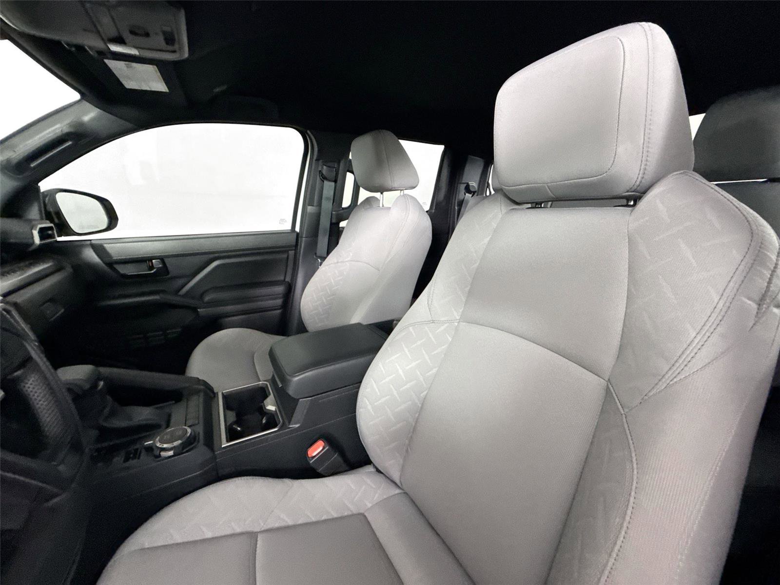 Certified 2025 Toyota Tacoma SR5 AWD/4WD image 3
