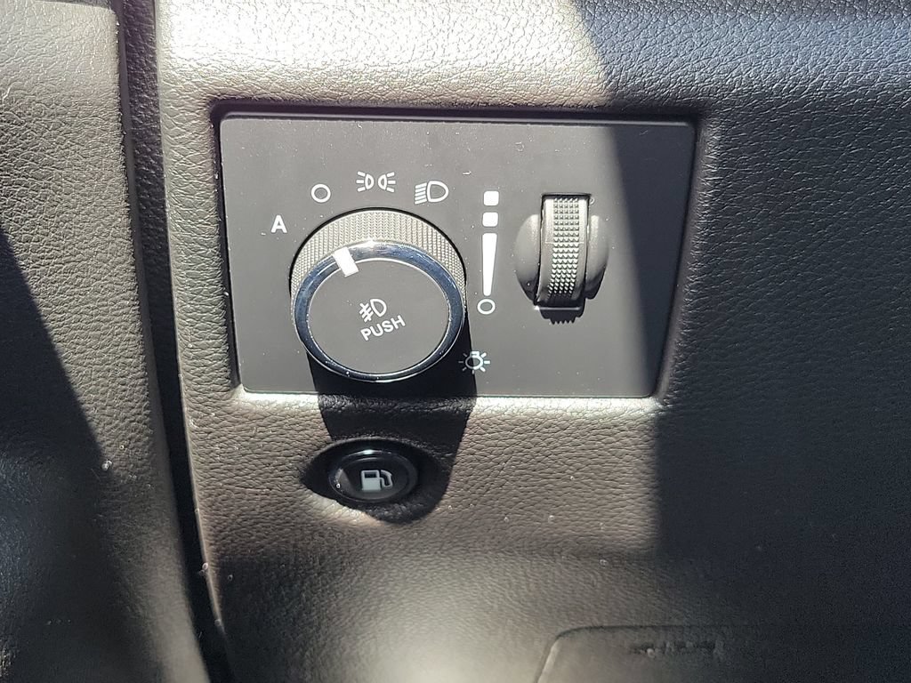 Used 2021 Jeep Grand Cherokee Limited AWD/4WD image 19