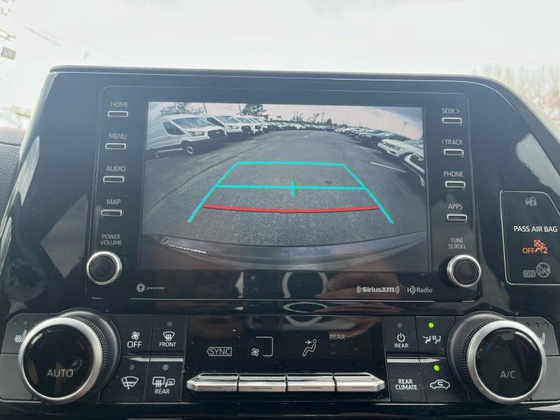 Used 2021 Toyota Highlander XLE image 16