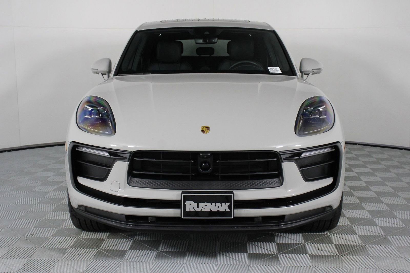 Certified 2025 Porsche Macan image 10