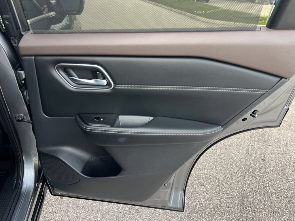 Used 2021 Nissan Rogue SV w/ Premium Package FWD image 17