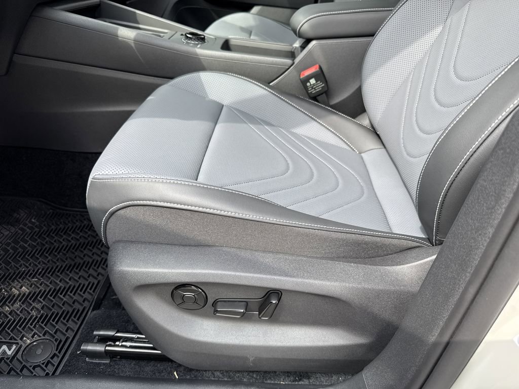 New 2026 Volkswagen Tiguan SE R-Line image 13