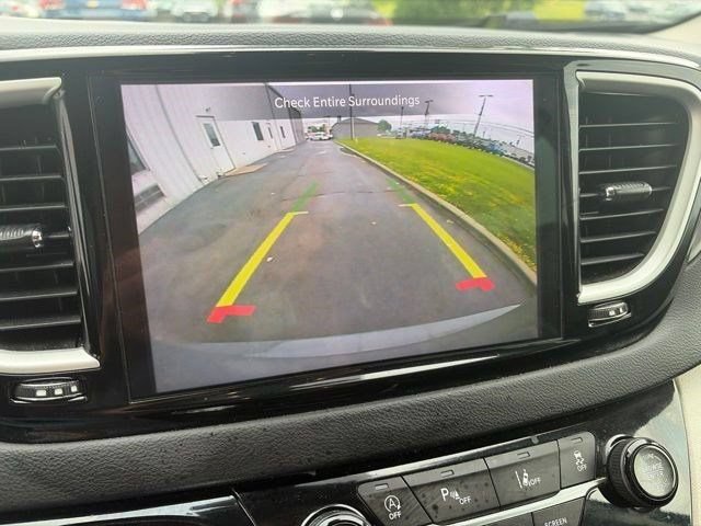 Used 2023 Chrysler Pacifica Touring-L FWD image 20