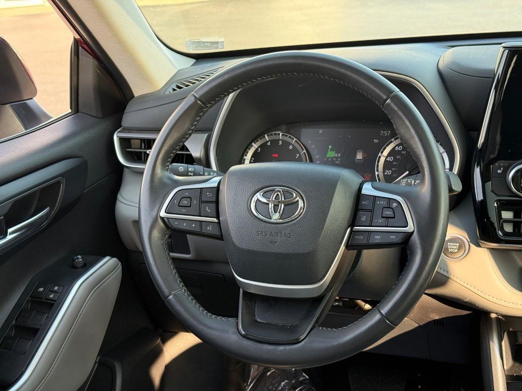Certified 2024 Toyota Highlander XLE AWD/4WD image 15