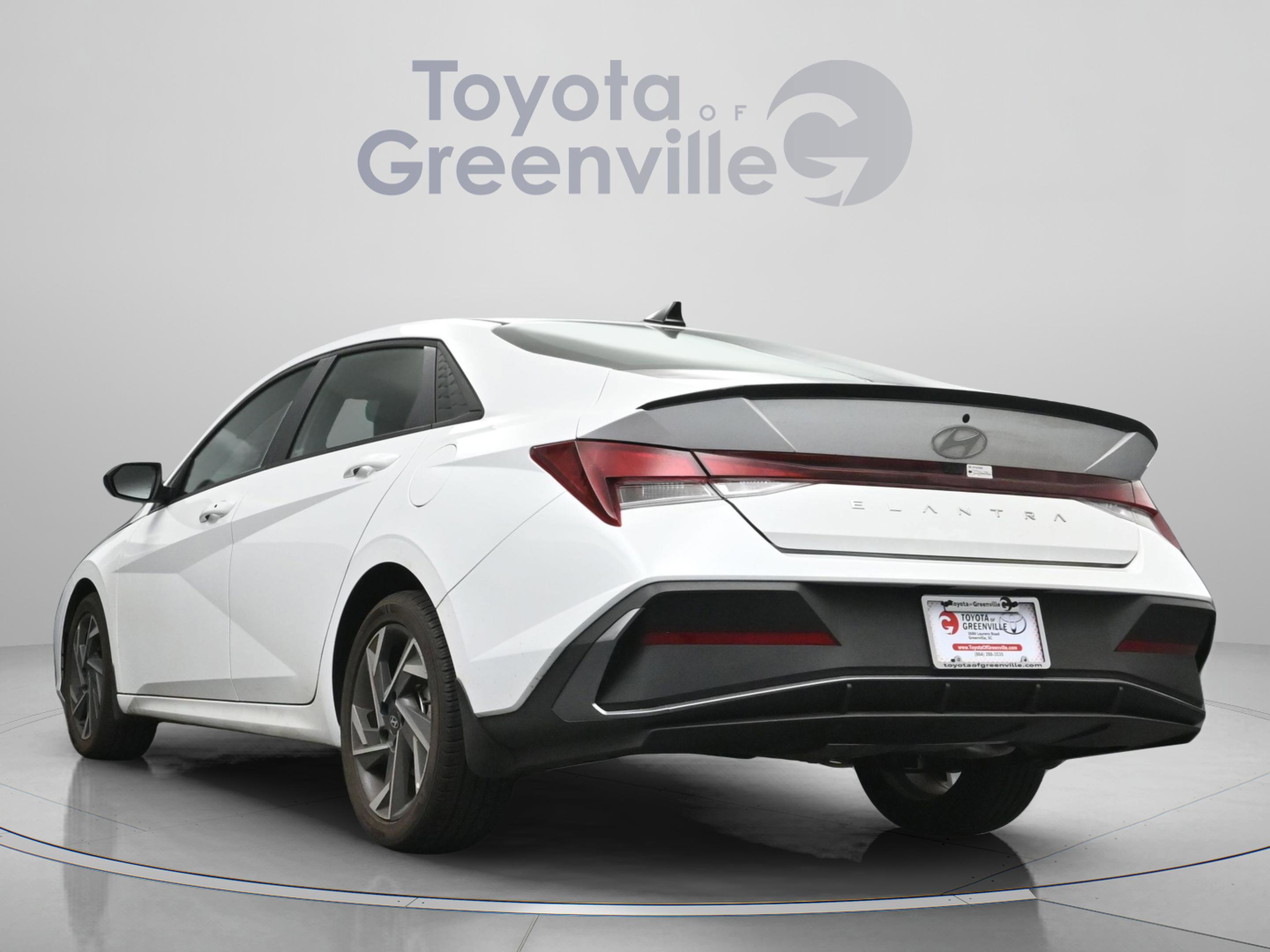 Used 2025 Hyundai Elantra Sport FWD image 8