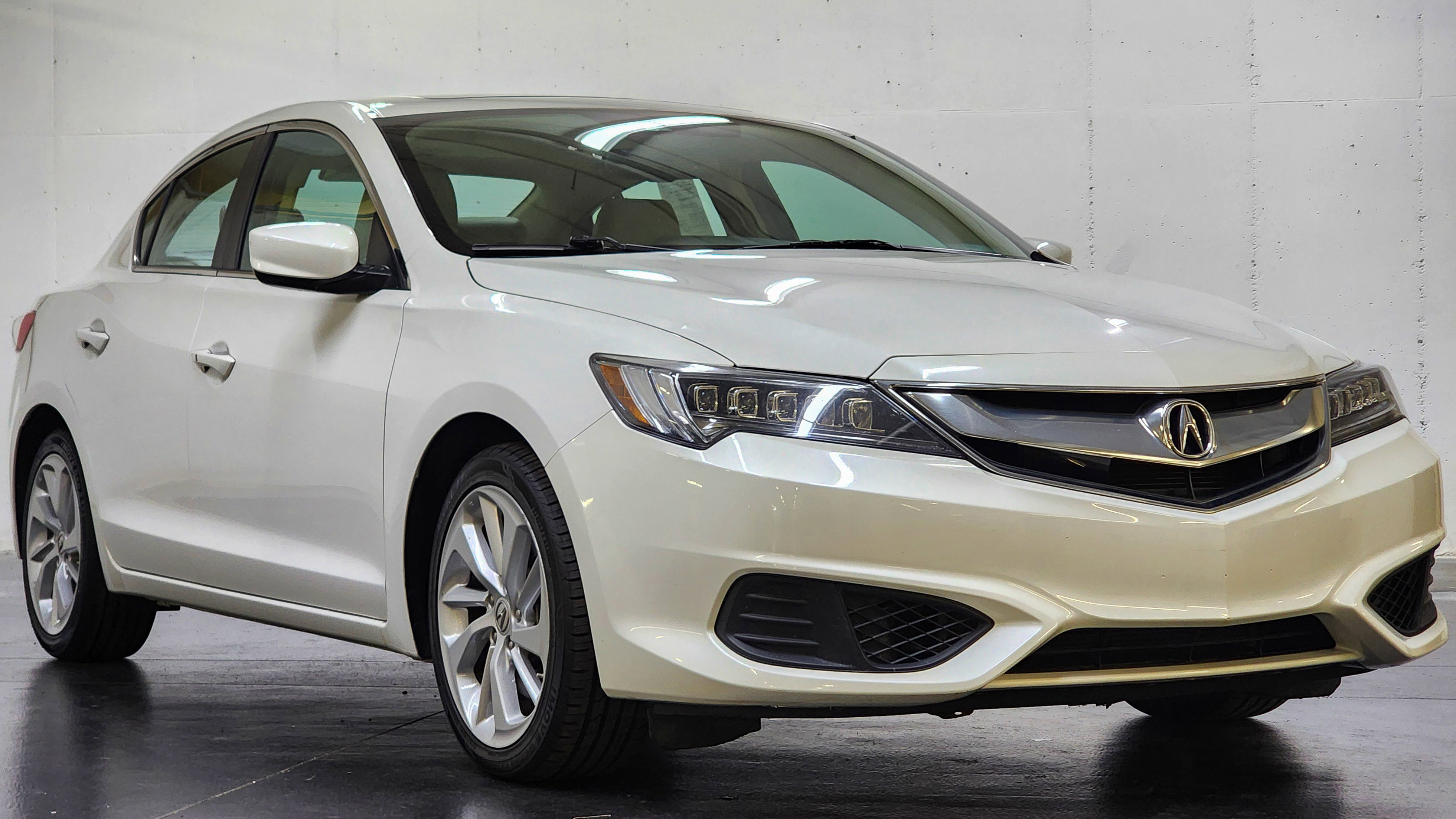 Used 2018 Acura ILX w/ Premium Package image 2