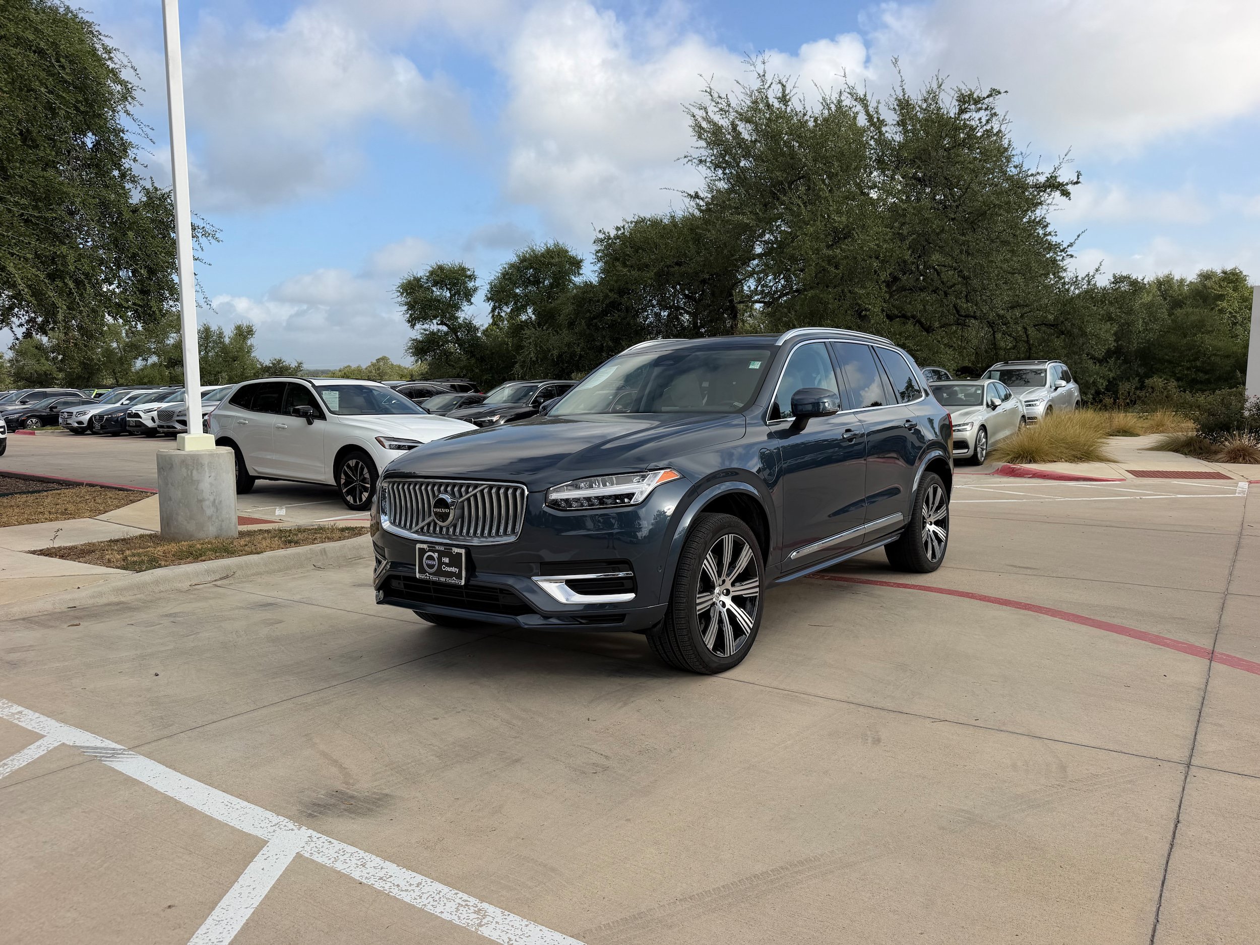 Certified 2024 Volvo XC90 T8 Plus AWD/4WD image 2