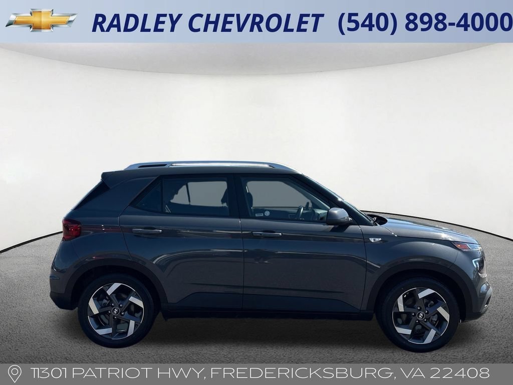 Used 2025 Hyundai Venue SEL FWD image 20