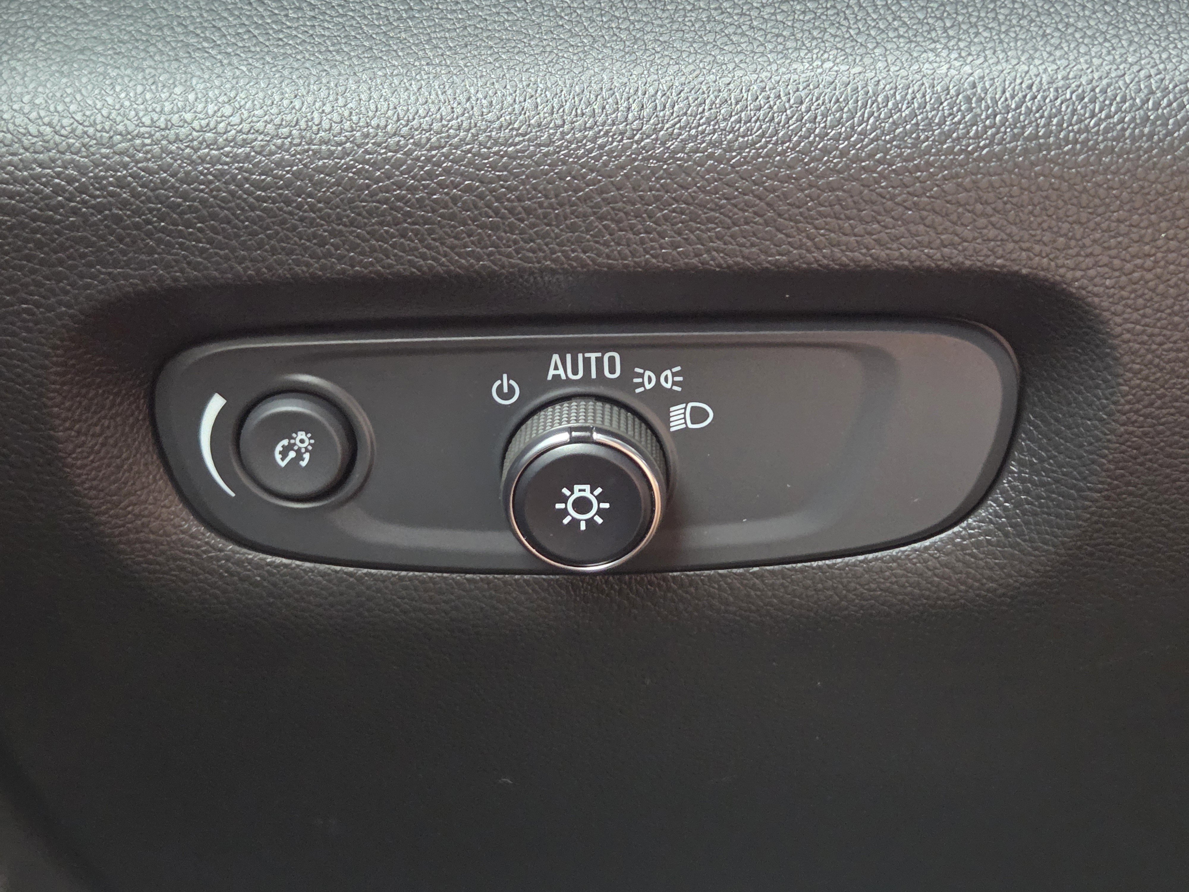 Used 2022 Chevrolet Traverse LT image 21