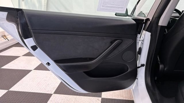 Used 2021 Tesla Model 3 Standard Range Plus RWD image 18