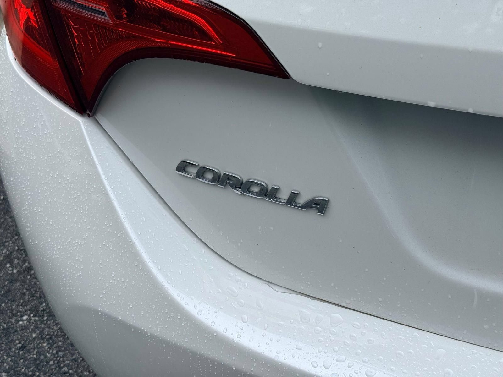 Used 2017 Toyota Corolla SE w/ SE Premium Package FWD image 11