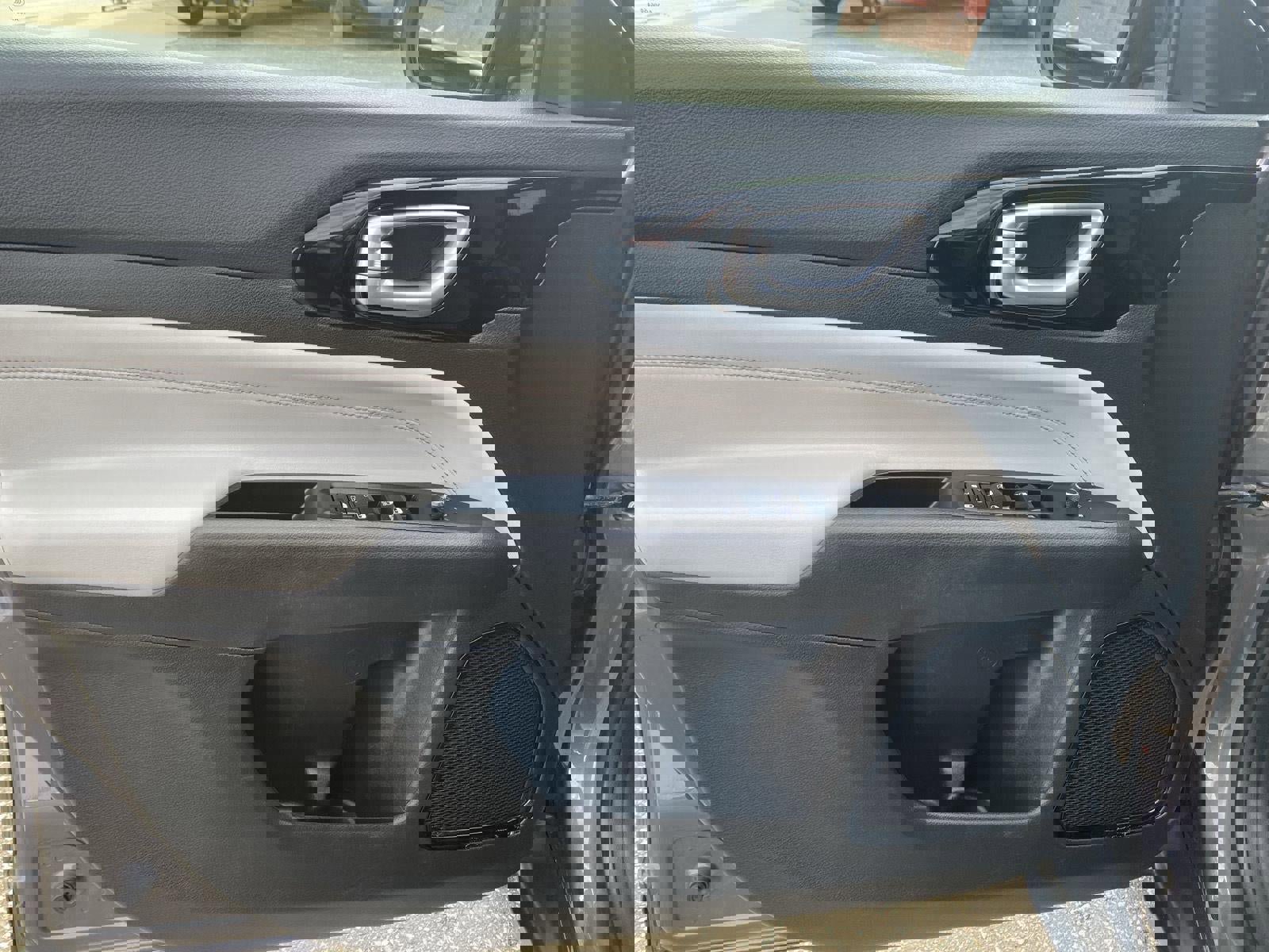 Used 2024 Jeep Compass Limited image 28