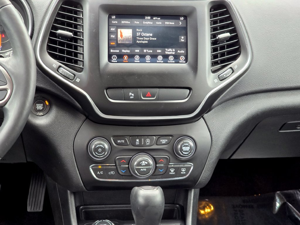 Used 2019 Jeep Cherokee Latitude Plus w/ Comfort/Convenience Group AWD/4WD image 32