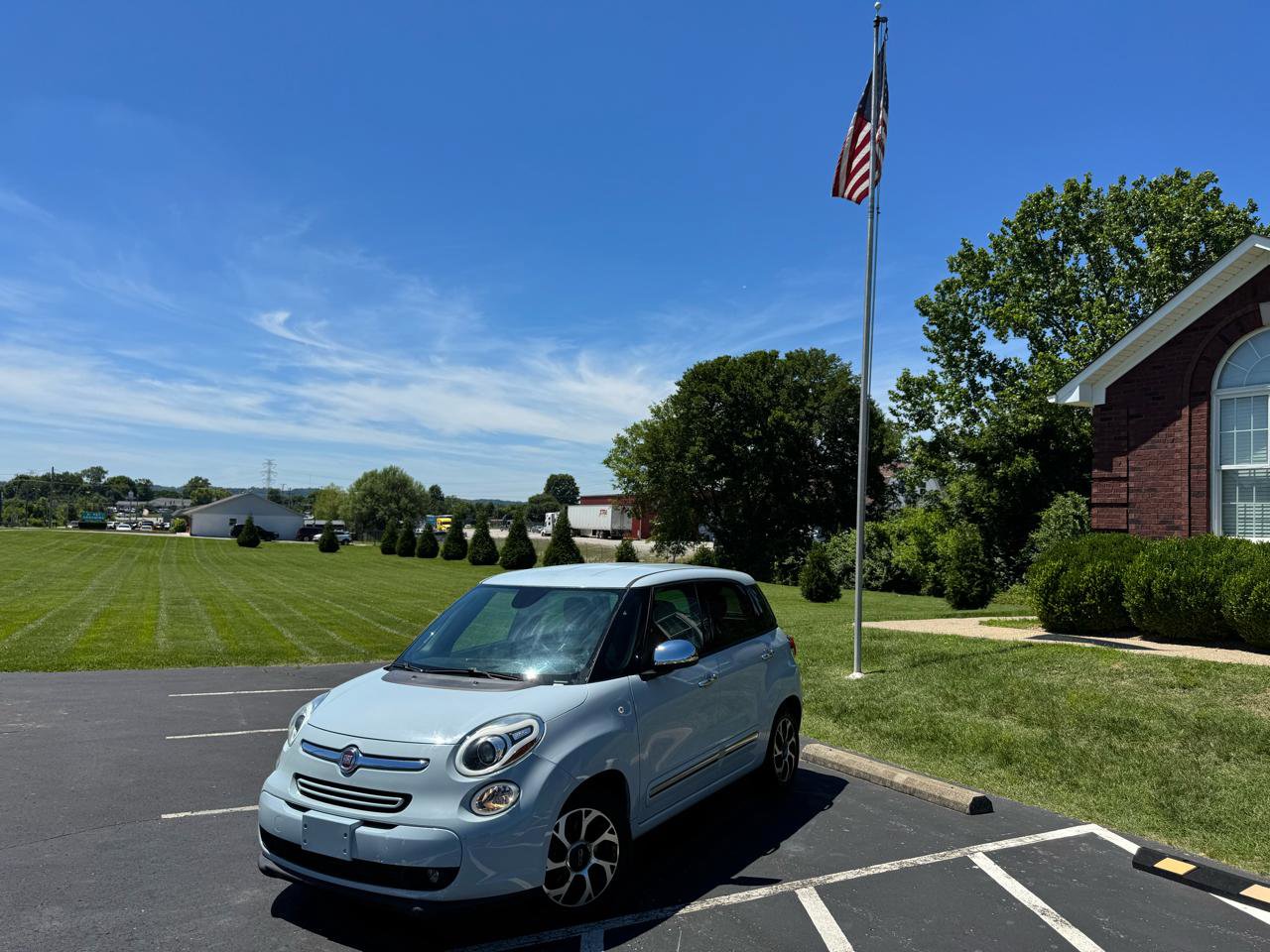 Used 2014 FIAT 500L Lounge FWD image 1