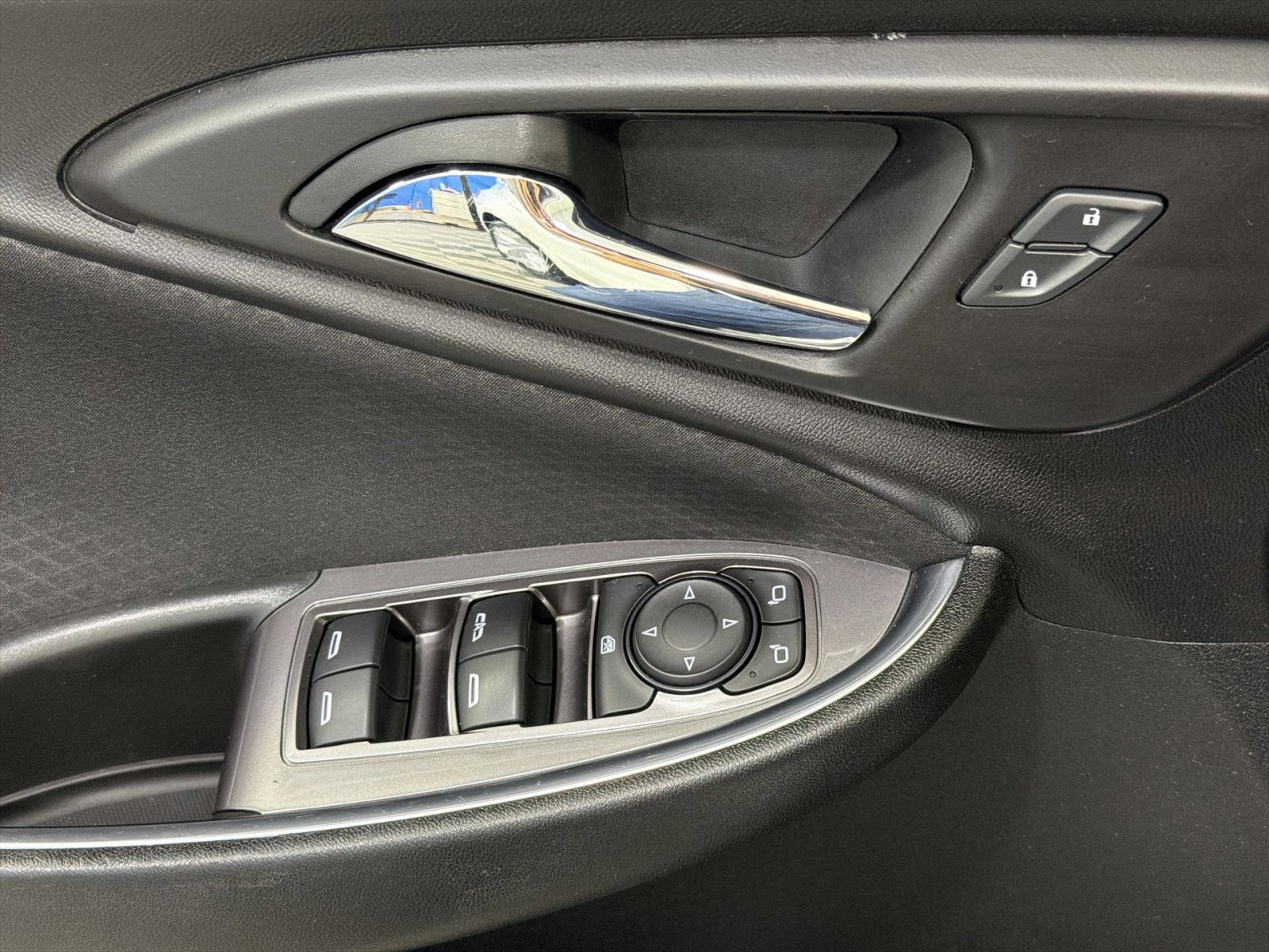 Used 2020 Chevrolet Malibu LT image 34