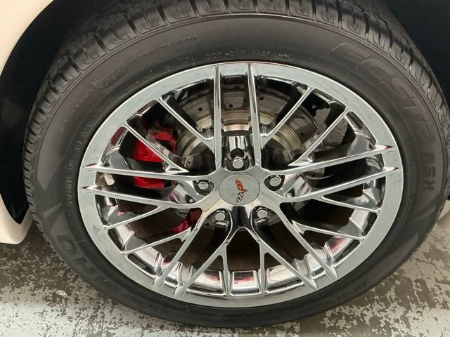 Used 2001 Chevrolet Corvette Convertible w/ Preferred Equipment Group2 RWD image 12