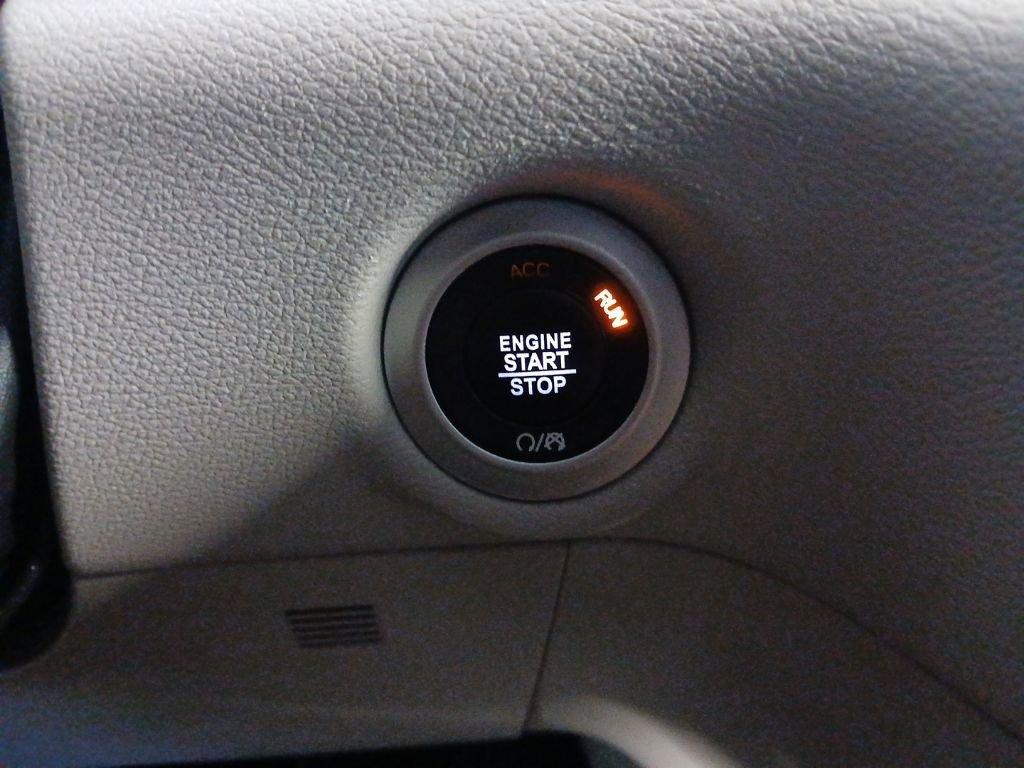 Used 2024 Chrysler Pacifica Touring-L FWD image 16