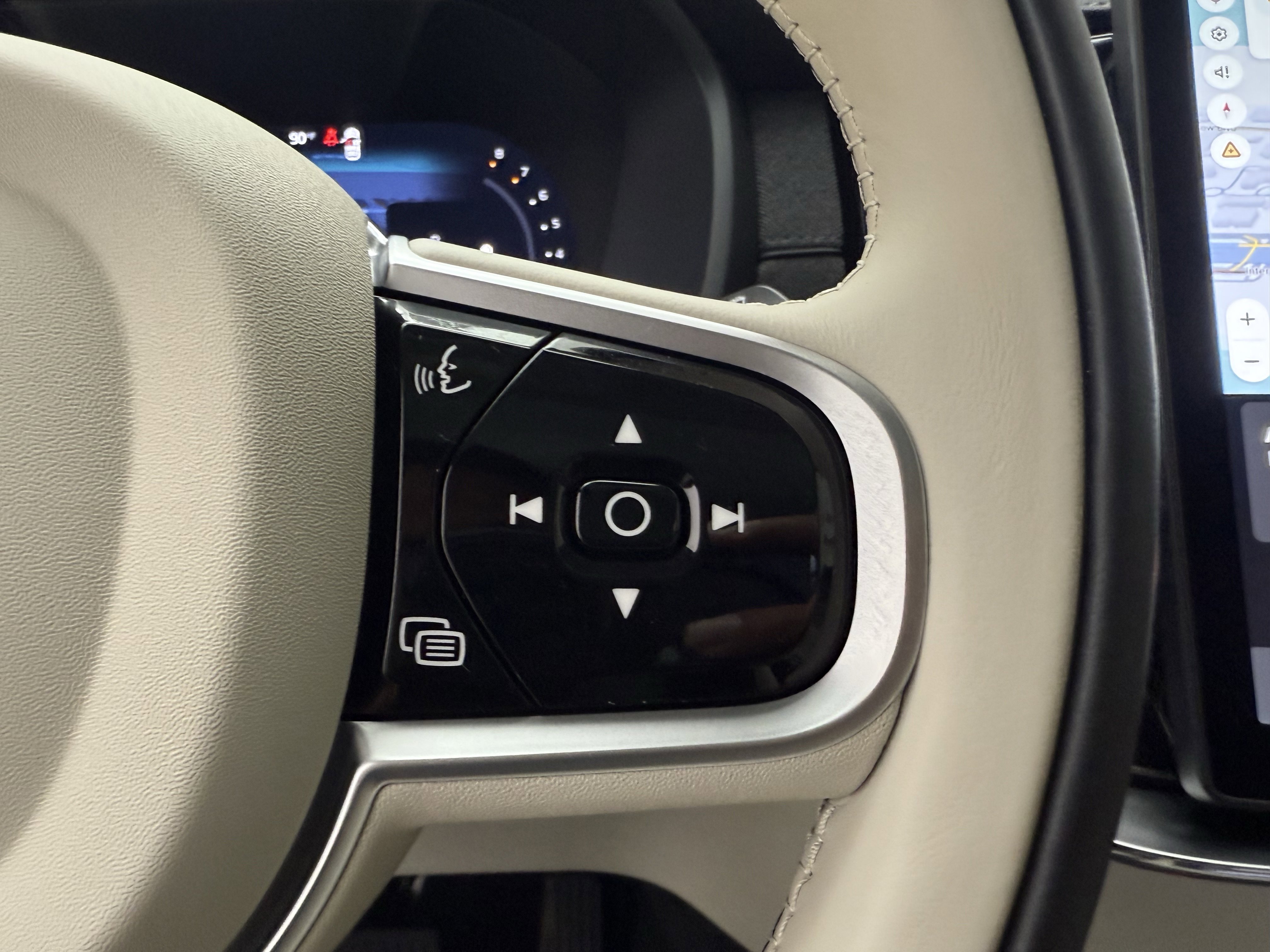 Used 2026 Volvo XC90 B6 Ultra w/ Protection Package image 19