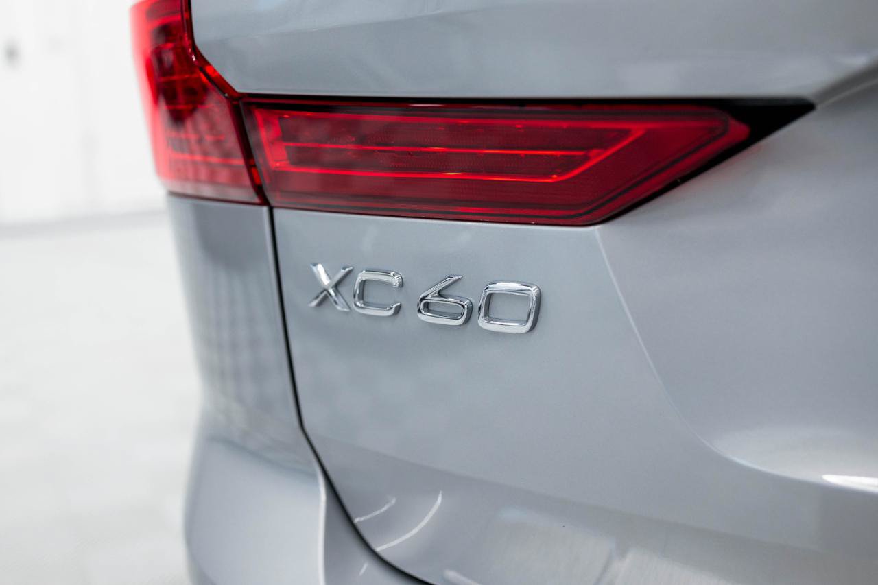 Used 2022 Volvo XC60 B5 Momentum w/ Climate Package FWD image 21
