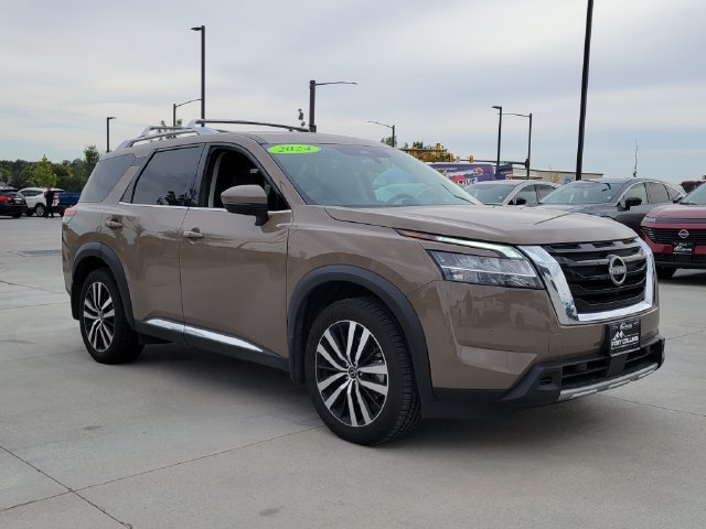 Used 2024 Nissan Pathfinder Platinum AWD/4WD image 7