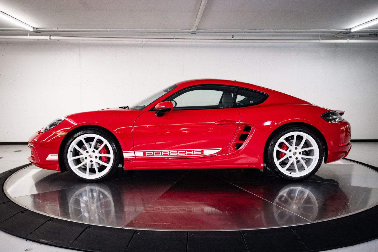 Certified 2024 Porsche 718 Cayman RWD image 2