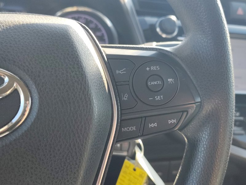 Used 2020 Toyota Camry LE FWD image 15