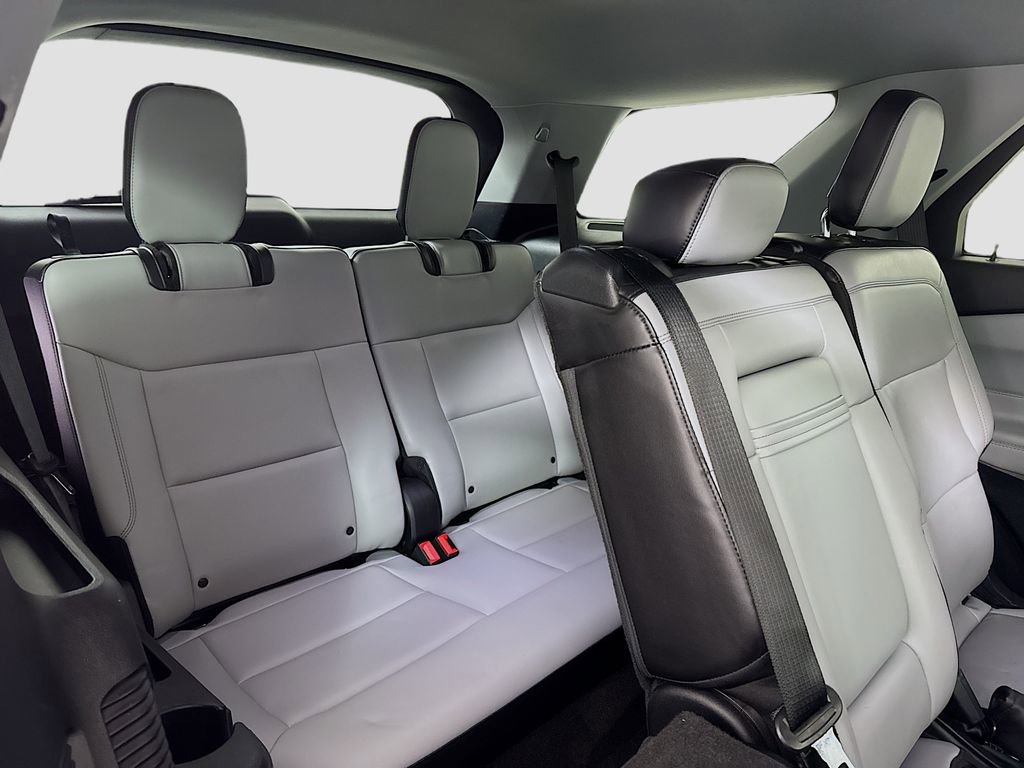 Used 2021 Ford Explorer XLT w/ Equipment Group 202A image 25