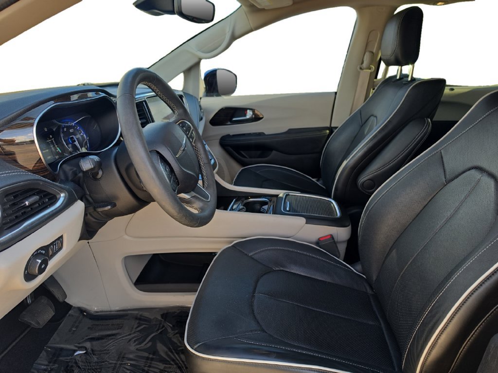 Used 2023 Chrysler Pacifica Limited w/ Uconnect Theater Family Group FWD image 10