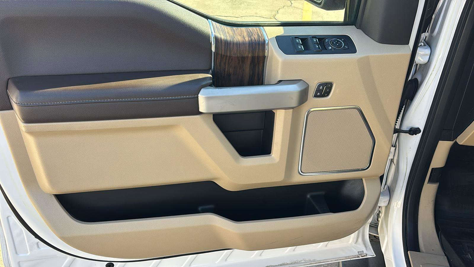 Used 2019 Ford F150 Lariat w/ Equipment Group 502A Luxury image 14